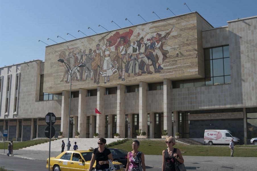 ALBANIE. TIRANA. Musée national historique. Colloque