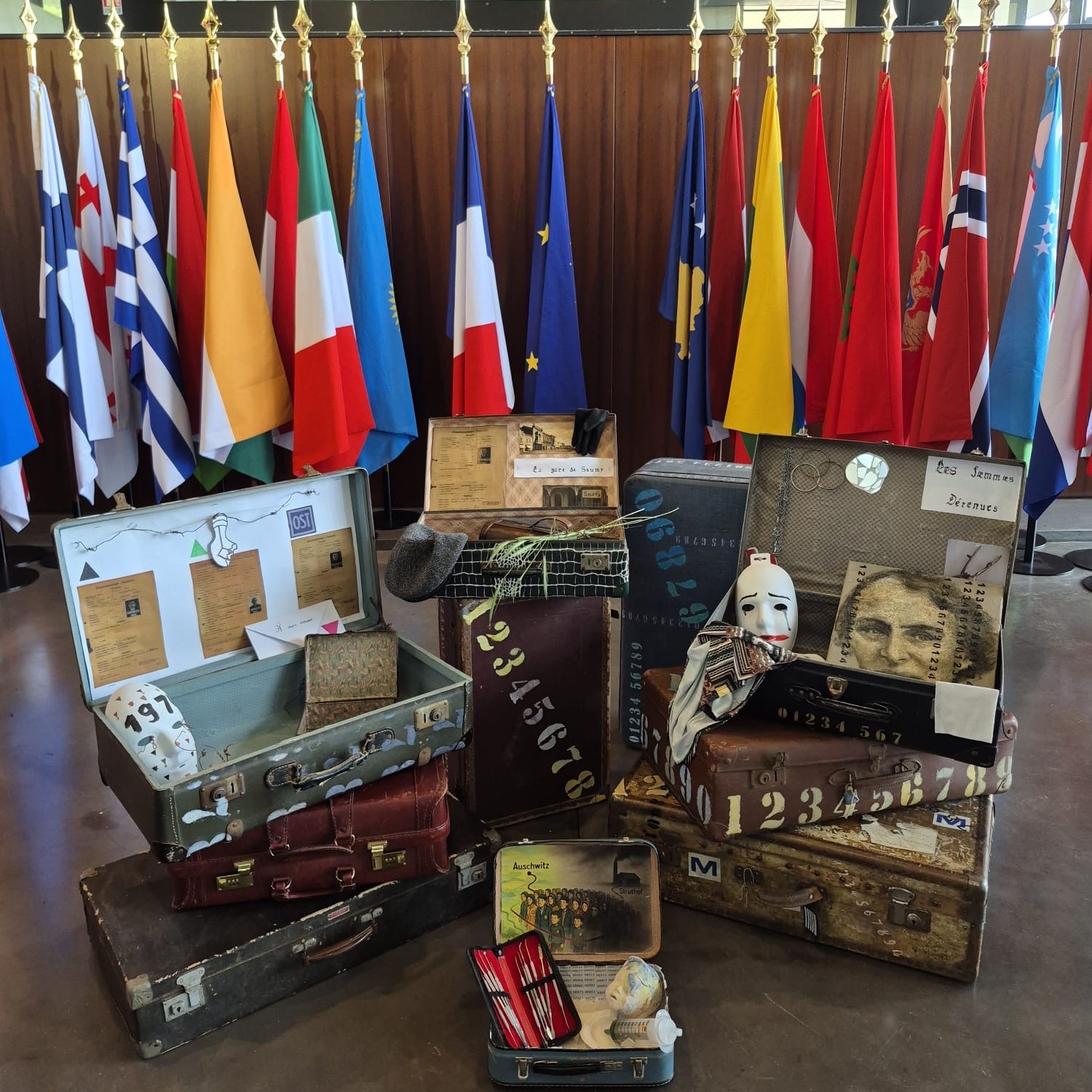 STRUTHOF. Valise MEMOIRE de victimes russophones